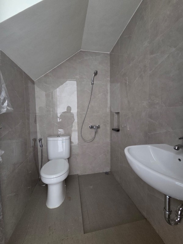 Rumah baru selesai dibangun (brand new) dengan desain modern klasik di Ciputat