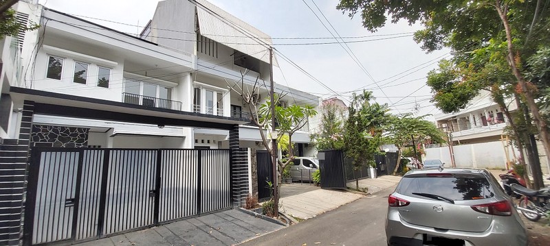Rumah di Jalan Lauser, Kebayoran Baru, dengan konsep apartemen, disewa per lantai