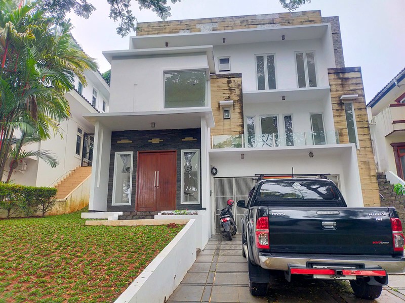 Rumah Minimalis Modern Dengan Pemandangan Gunung di Sentul City