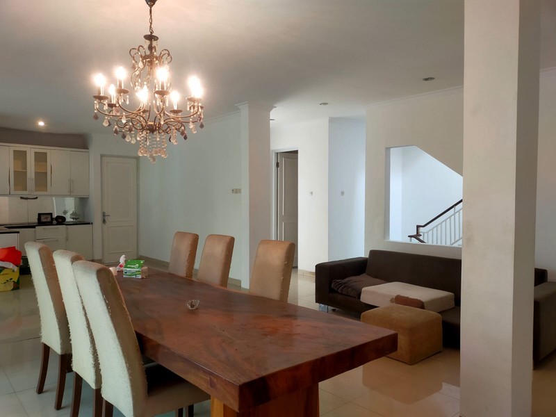 Rumah Minimalis Modern Dengan Pemandangan Gunung di Sentul City