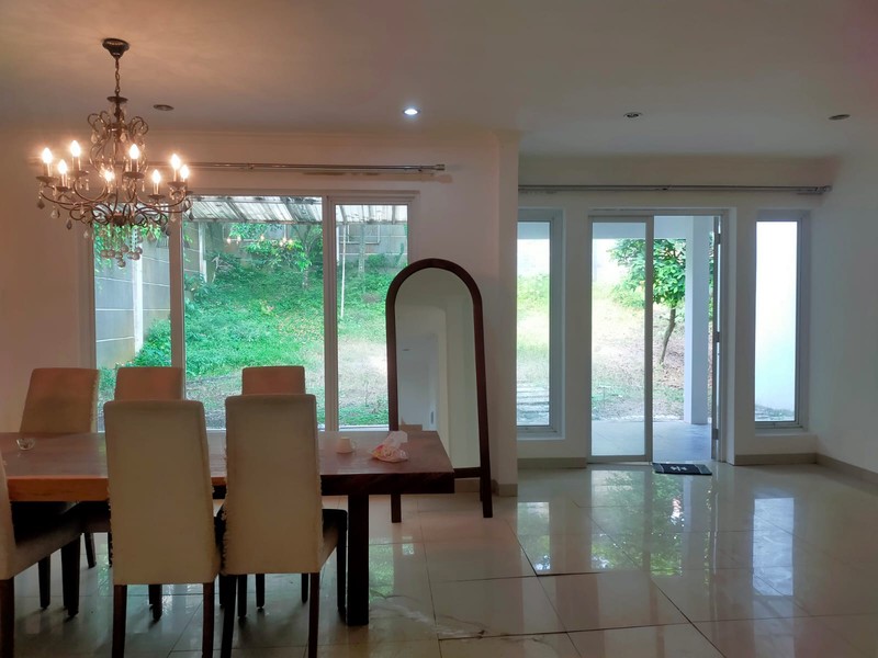 Rumah Minimalis Modern Dengan Pemandangan Gunung di Sentul City