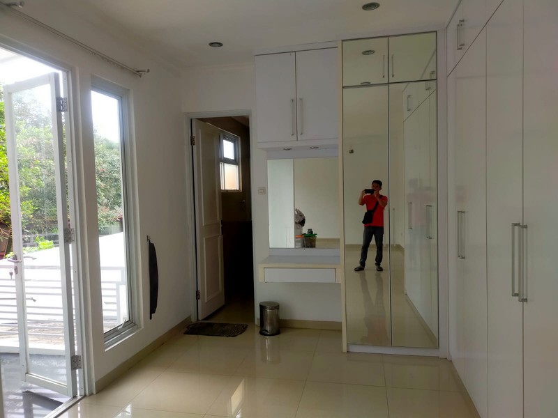 Rumah Minimalis Modern Dengan Pemandangan Gunung di Sentul City