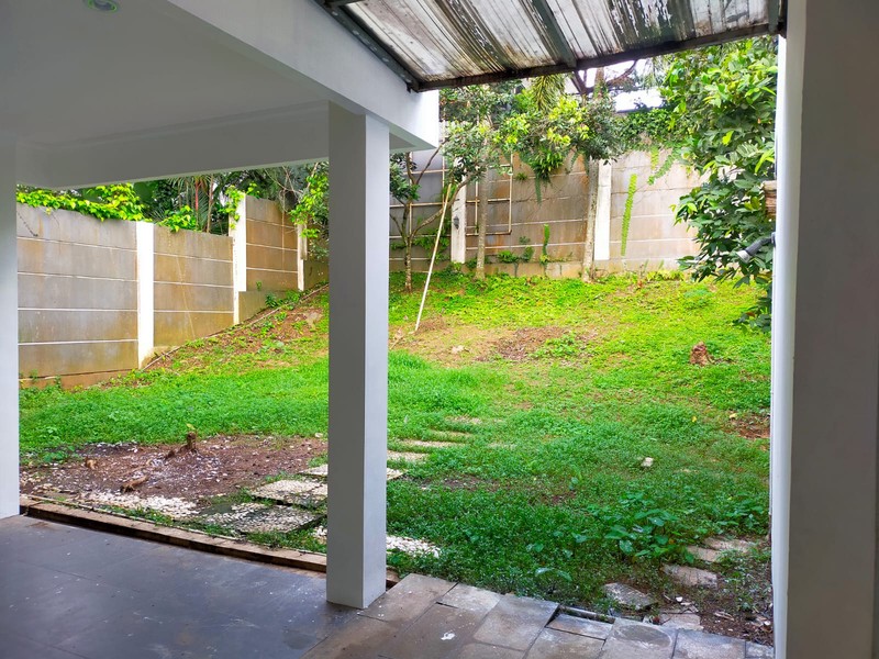 Rumah Minimalis Modern Dengan Pemandangan Gunung di Sentul City