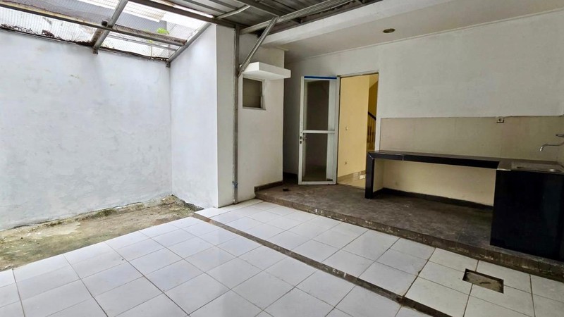 Dijual Rumah 2 Lantai di Green Lake City, Cluster Amerika Latin 