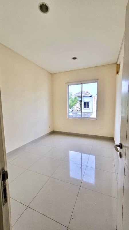 Dijual Rumah 2 Lantai di Green Lake City, Cluster Amerika Latin 