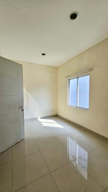 Dijual Rumah 2 Lantai di Green Lake City, Cluster Amerika Latin 