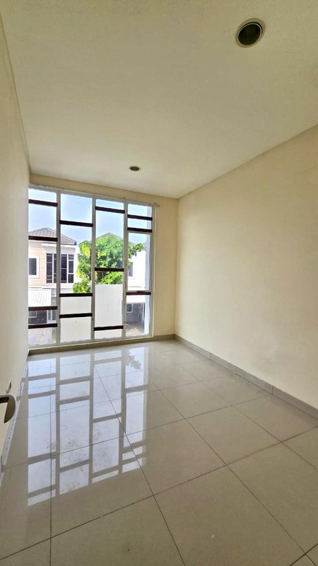 Dijual Rumah 2 Lantai di Green Lake City, Cluster Amerika Latin 