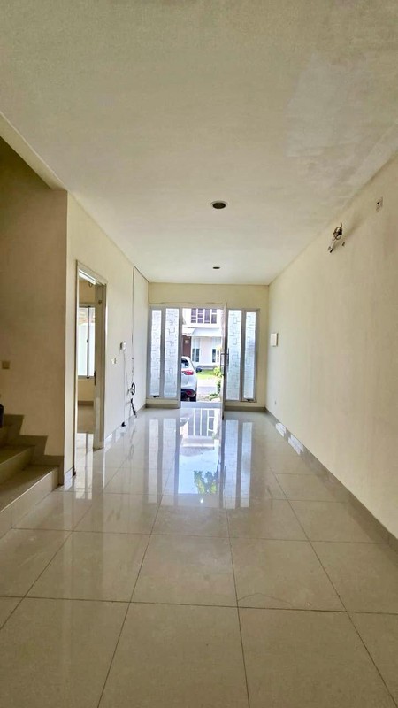 Dijual Rumah 2 Lantai di Green Lake City, Cluster Amerika Latin 