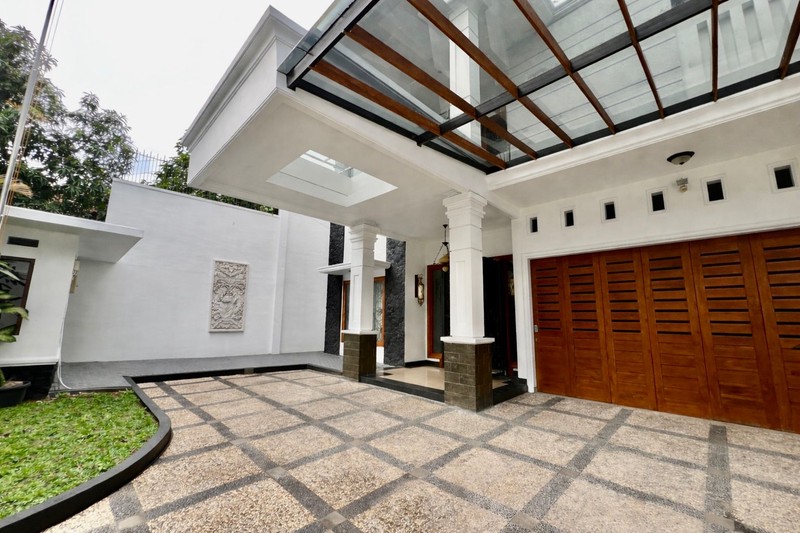 Exclusive renovated luxury house in kemang bright and elegant  