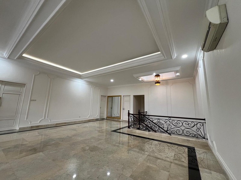 Exclusive renovated luxury house in kemang bright and elegant  