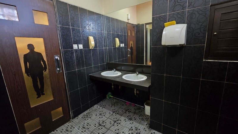 Gedung Ruang Usaha 3 Lantai Strategis di Demangan Baru Area Keramaian & Pusat Bisnis, Caturtunggal, Depok, Sleman