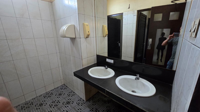 Gedung Ruang Usaha 3 Lantai Strategis di Demangan Baru Area Keramaian & Pusat Bisnis, Caturtunggal, Depok, Sleman