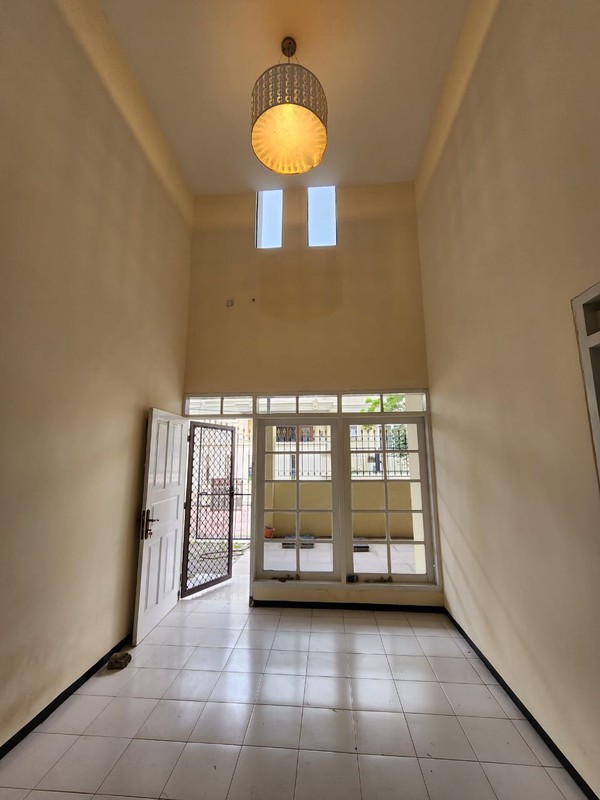 DISEWAKAN RUMAH NIRWANA EXECUTIVE WONOREJO PERMAI