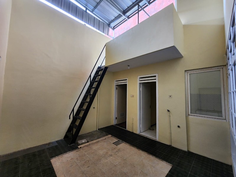 DISEWAKAN RUMAH NIRWANA EXECUTIVE WONOREJO PERMAI