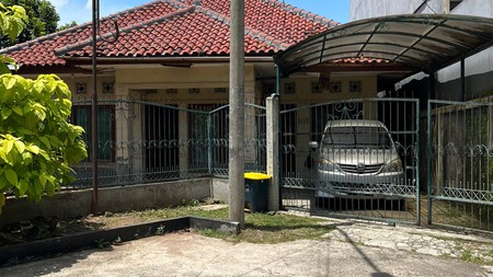 Rumah dengan Tanah di Aria Graha Regency