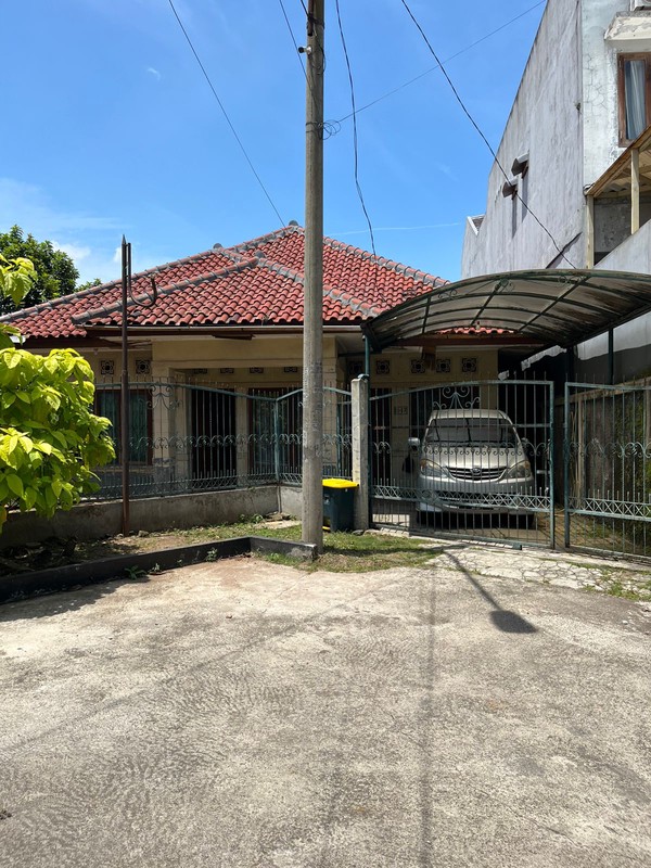 Rumah dengan Tanah di Aria Graha Regency