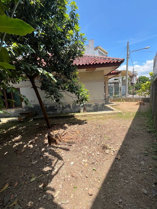 Rumah dengan Tanah di Aria Graha Regency