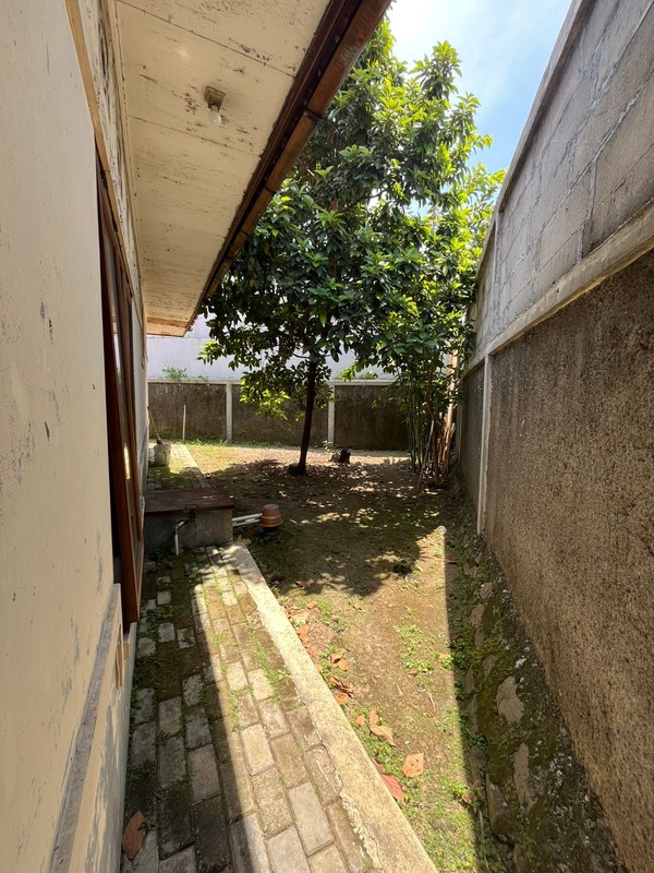 Rumah dengan Tanah di Aria Graha Regency