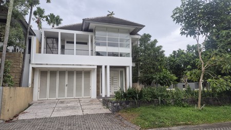 RUMAH BESAR MEGAH HOEK 2 lantai SIAP HUNI Citraland, Surabaya Barat