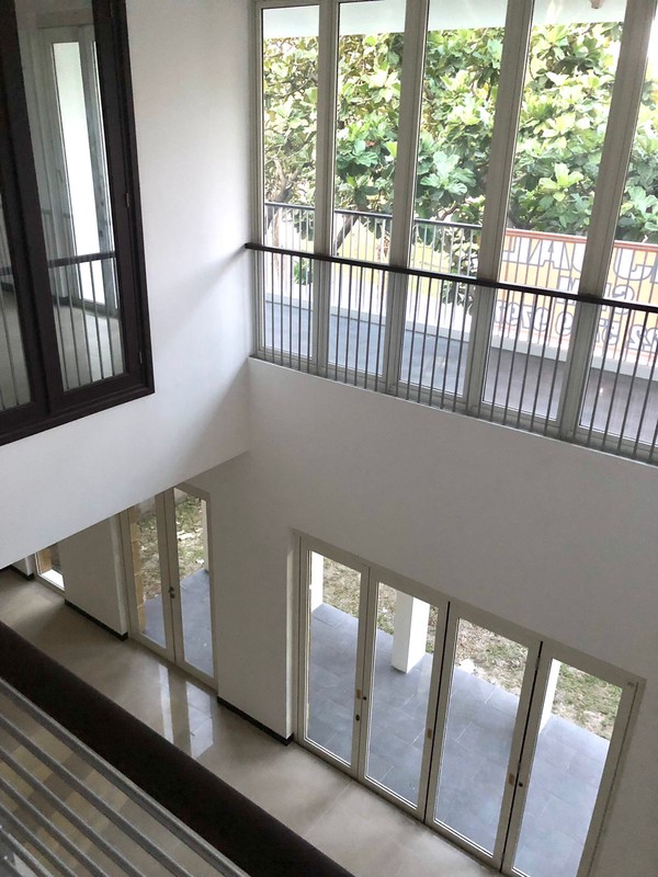 RUMAH BESAR MEGAH HOEK 2 lantai SIAP HUNI Citraland, Surabaya Barat