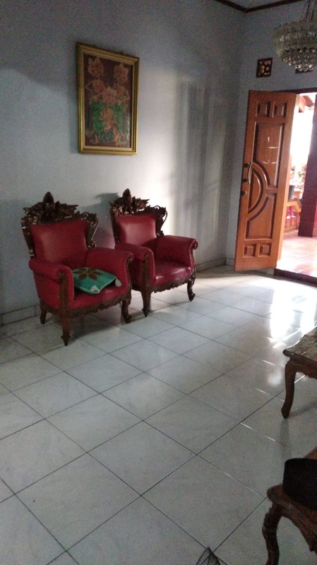 Rumah Lama Satu Setengah Lantai. Bebas Banjir di Larangan. Tidak Jauh dari Halte Trans Jakarta Puri Beta 1 dan 2