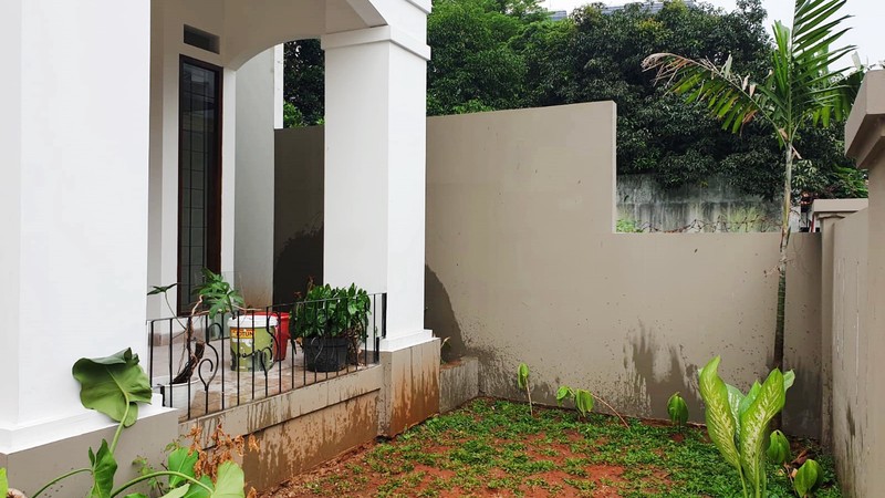 Classic House Newly Renovated Lebak Bulus - 8 Menit MRT, SHM, Akses Tol Depan Kompleks