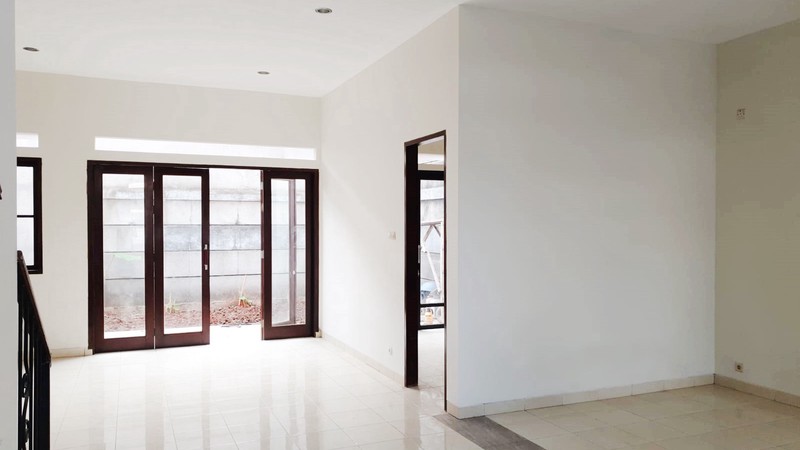 Classic House Newly Renovated Lebak Bulus - 8 Menit MRT, SHM, Akses Tol Depan Kompleks