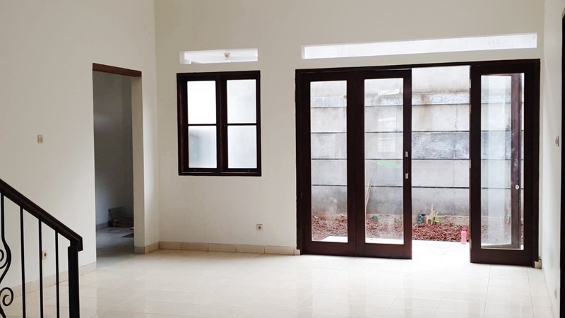 Classic House Newly Renovated Lebak Bulus - 8 Menit MRT, SHM, Akses Tol Depan Kompleks