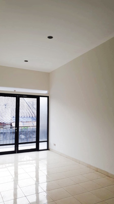 Classic House Newly Renovated Lebak Bulus - 8 Menit MRT, SHM, Akses Tol Depan Kompleks