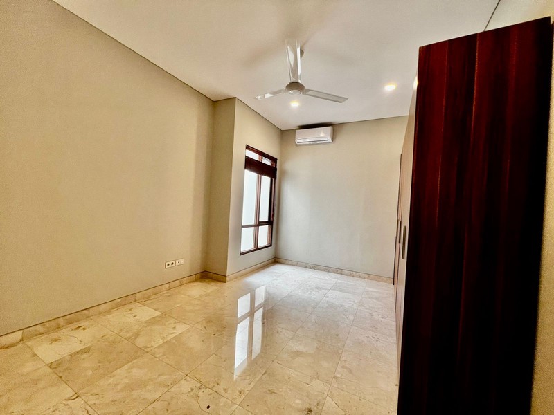 Tropical Modern Townhouse in Kemang with private pool and garden 