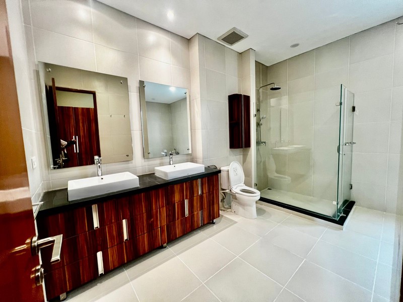 Tropical Modern Townhouse in Kemang with private pool and garden 