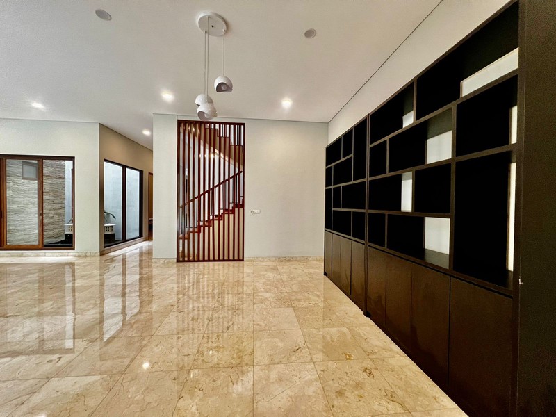 Tropical Modern Townhouse in Kemang with private pool and garden 