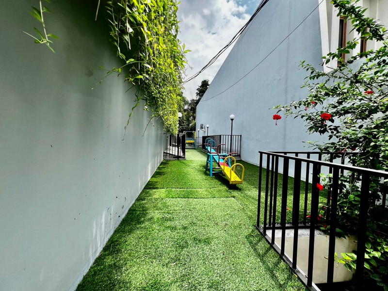 Tropical Modern Townhouse in Kemang with private pool and garden 