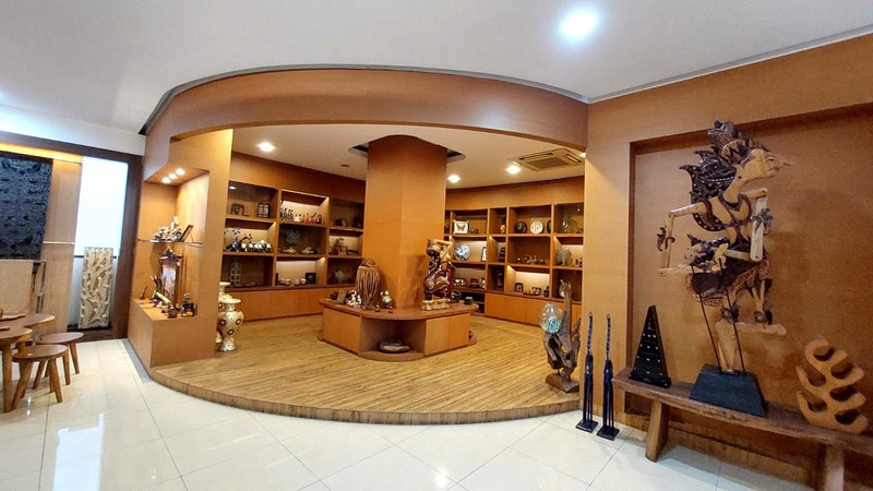 Gedung 3 Lantai dan Gudang di Ciputat Tangerang Selatan