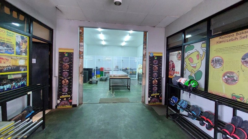 Gedung 3 Lantai dan Gudang di Ciputat Tangerang Selatan