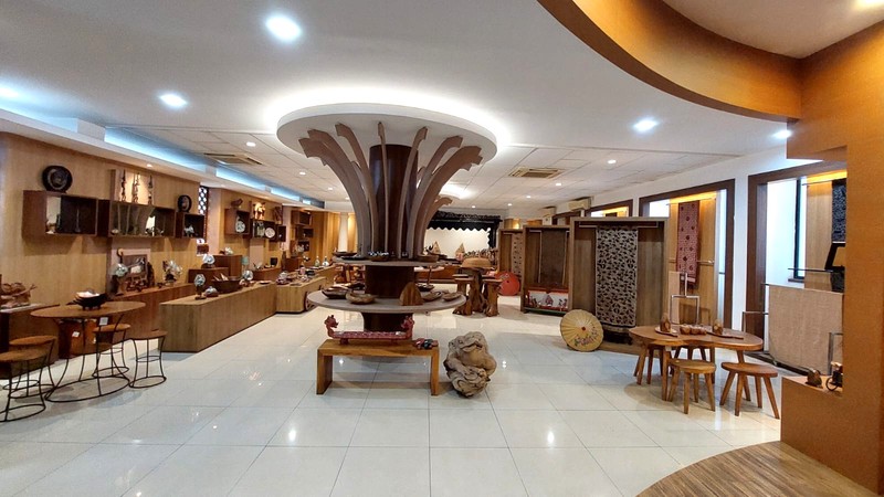 Gedung 3 Lantai dan Gudang di Ciputat Tangerang Selatan