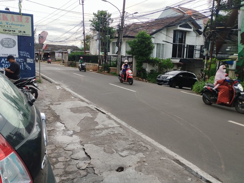 Ruko 2 Gandeng Pinggir Jalan Utama Harga Nego Sampai Deal di Bintaro Jaya.