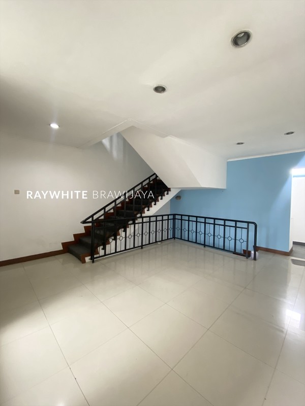 Disewakan Ruko Plaza 3 Bangunan 3,5 Lantai Area Pondok Indah