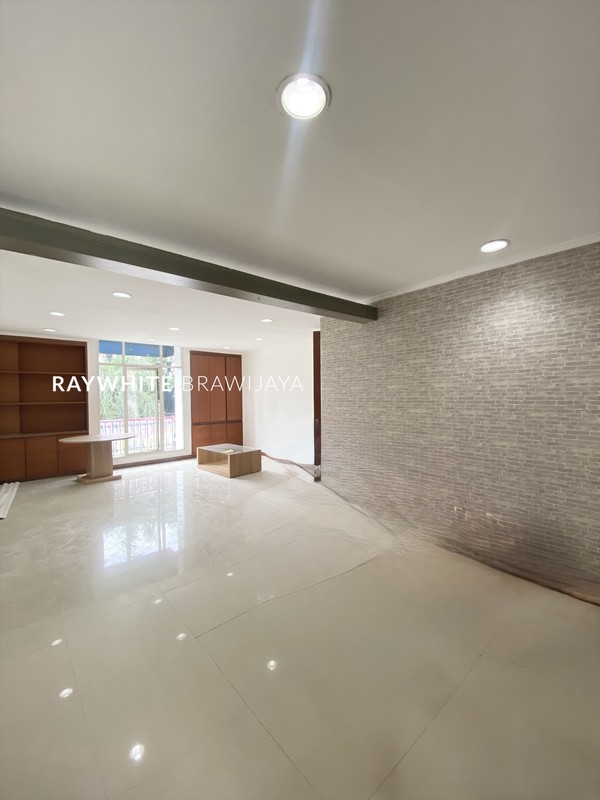 Disewakan Ruko Plaza 3 Bangunan 3,5 Lantai Area Pondok Indah