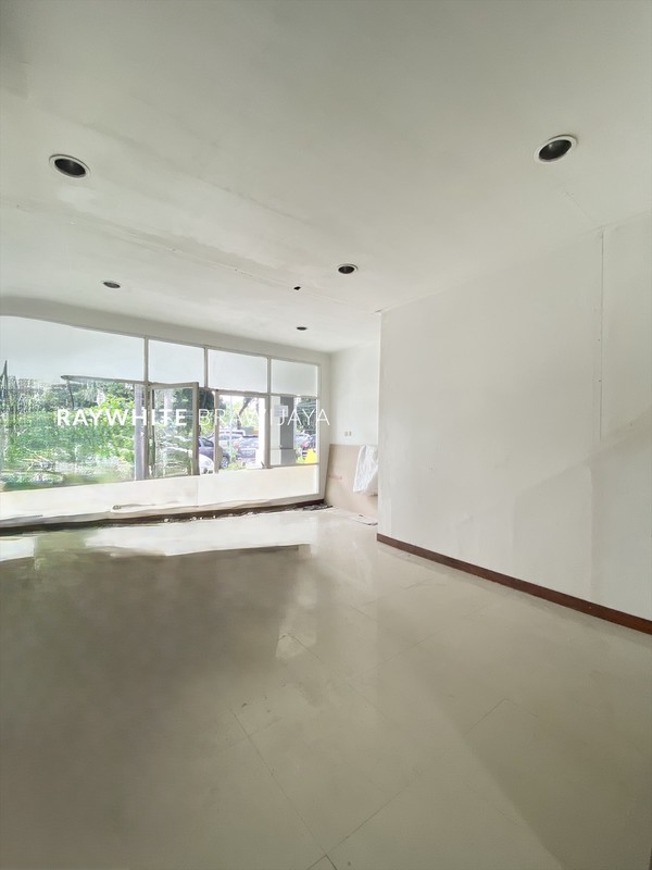 Disewakan Ruko Plaza 3 Bangunan 3,5 Lantai Area Pondok Indah