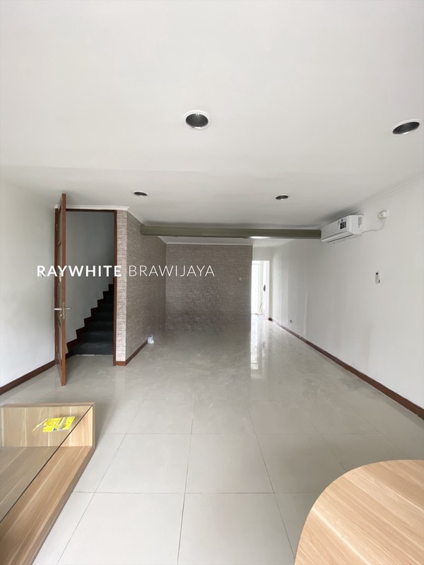 Disewakan Ruko Plaza 3 Bangunan 3,5 Lantai Area Pondok Indah