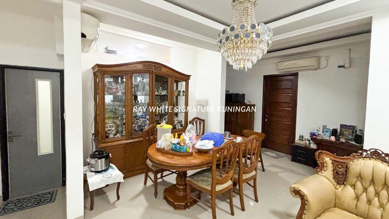 Rumah Kost 3 Lantai Bangunan Baru Lokasi Strategis di Setiabudi