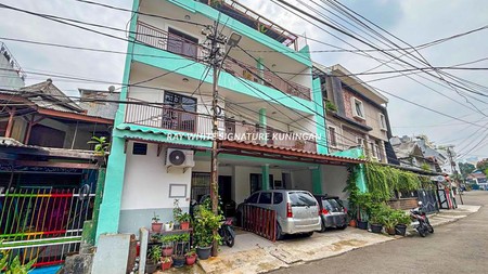 Rumah Kost 3 Lantai Bangunan Baru Lokasi Strategis di Setiabudi