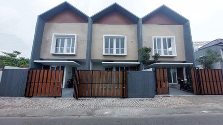 Rumah Baru Dalam Cluster. Sertipikat Sudah Pecah Per Kavling. Dua Lantai Unfurnished di Palem Puri. Bebas Banjir.