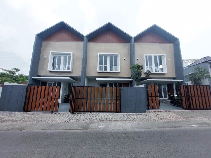 Rumah Baru Dalam Cluster. Sertipikat Sudah Pecah Per Kavling. Dua Lantai Unfurnished di Palem Puri. Bebas Banjir.