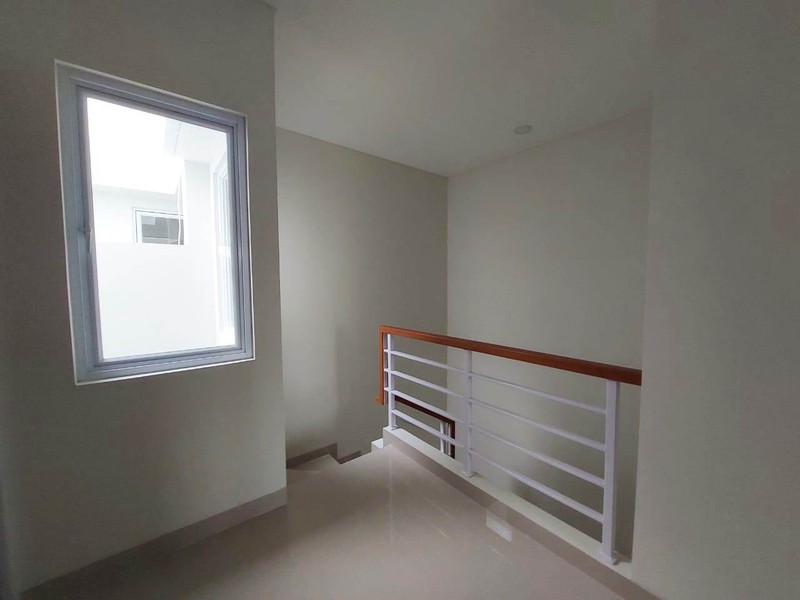 Rumah Baru Dalam Cluster. Sertipikat Sudah Pecah Per Kavling. Dua Lantai Unfurnished di Palem Puri. Bebas Banjir.