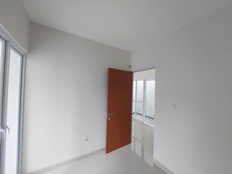 Rumah Baru Dalam Cluster. Sertipikat Sudah Pecah Per Kavling. Dua Lantai Unfurnished di Palem Puri. Bebas Banjir.