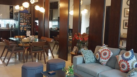 Dijual Rumah Dua Lantai Fursnih ada Kolam Renang Graha Natura Surabaya Barat