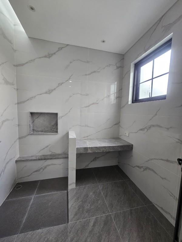 Dijual Rumah Baru American Style Tiga Lantai  Graha Famili Surabaya