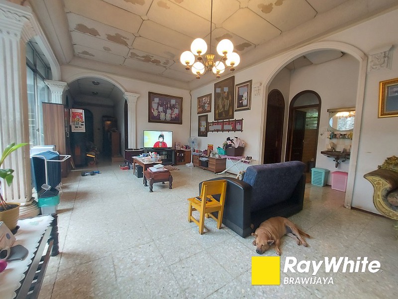 Rumah di jalan Nimun, Kebayoran Lama, Jakarta Selatan, 2 km ke Mal PIM